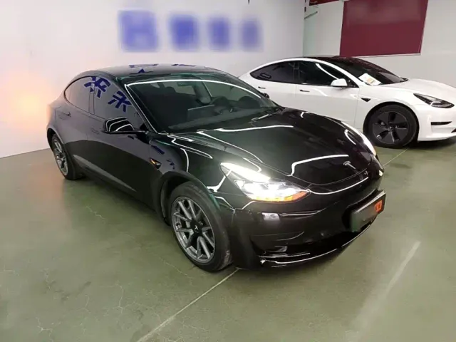 Tesla Model 3 — Фото автомобиля 3