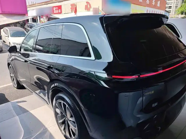 Li Auto L8 — Фото автомобиля 4