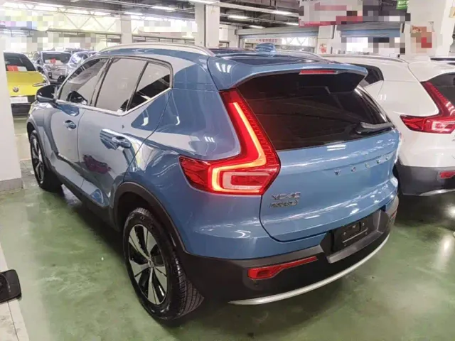 Volvo XC40 — Фото автомобиля 4