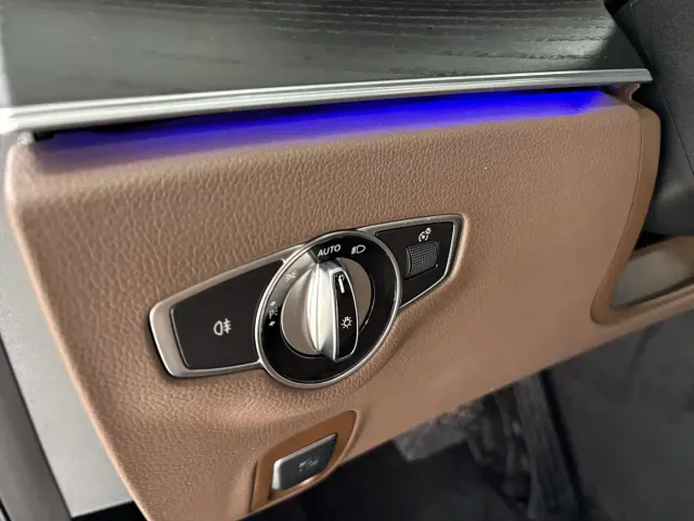 Mercedes-Benz E-Class — Фото автомобиля 15