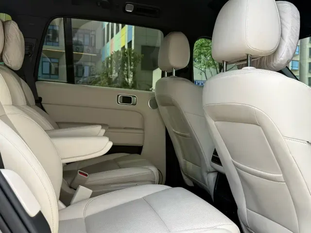 Li Auto L8 — Фото автомобиля 6