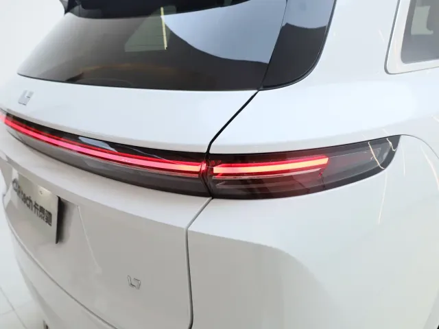 Li Auto L7 — Фото автомобиля 21
