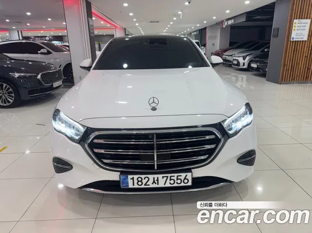 Mercedes-Benz E-Class — Фото автомобиля 3