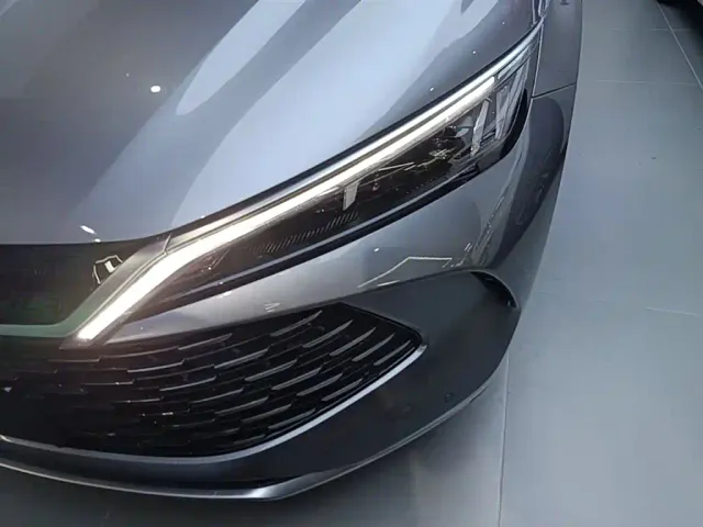BYD Qin L — Фото автомобиля 23