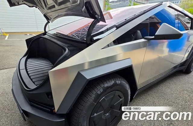 Tesla Cybertruck — Фото автомобиля 2