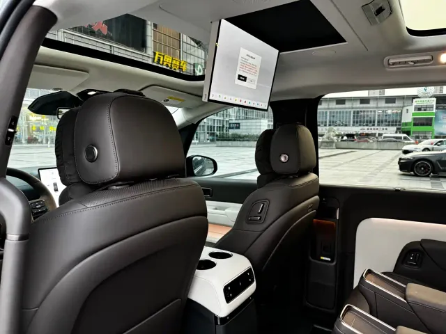 Li Auto MEGA — Фото автомобиля 13