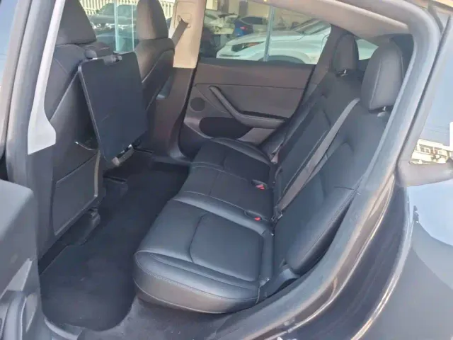 Tesla Model Y — Фото автомобиля 16