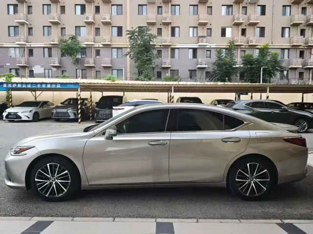 Lexus ES — Фото автомобиля 9