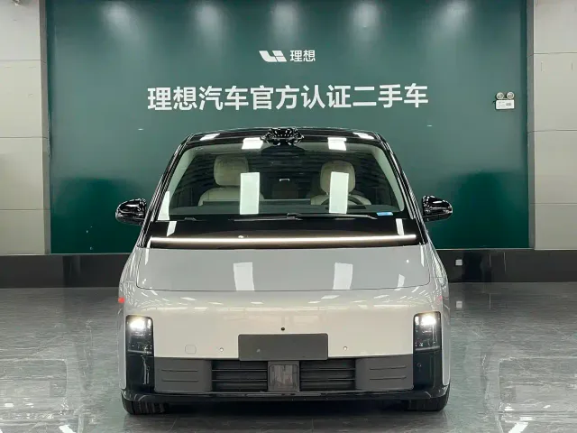 Li Auto MEGA — Фото автомобиля 2