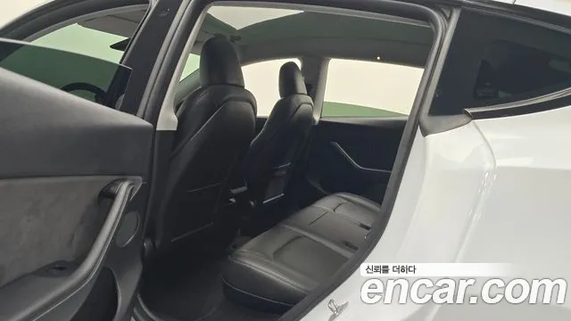 Tesla Model Y — Фото автомобиля 11