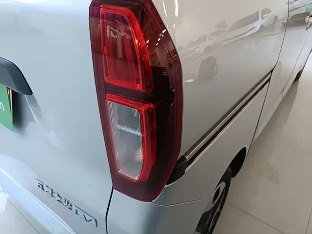 Wuling Zhiguang NEV — Фото автомобиля 7