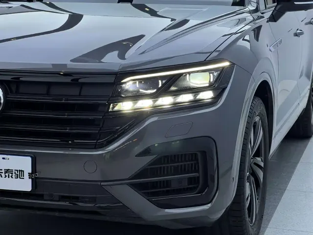 Volkswagen Touareg — Фото автомобиля 3