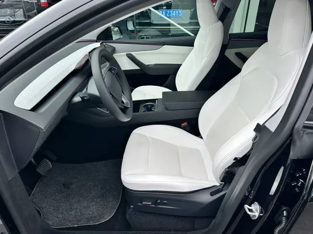 Tesla Model Y — Фото автомобиля 3
