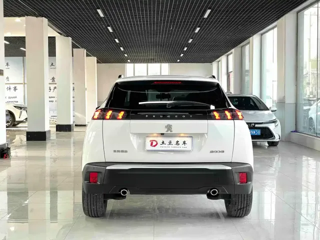 Peugeot 2008 — Фото автомобиля 5