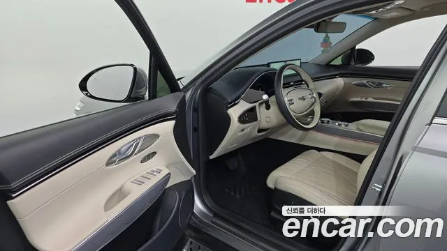 Genesis GV70 — Фото автомобиля 15