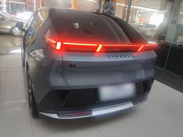 Lynk & Co Z20 — Фото автомобиля 5