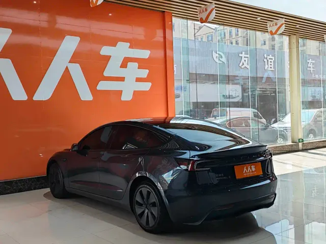 Tesla Model 3 — Фото автомобиля 6