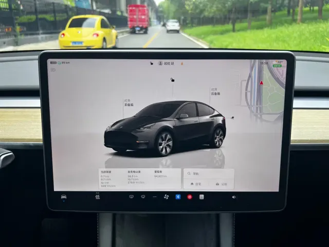 Tesla Model Y — Фото автомобиля 11