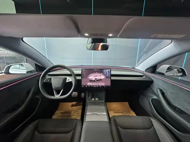 Tesla Model 3 — Фото автомобиля 9