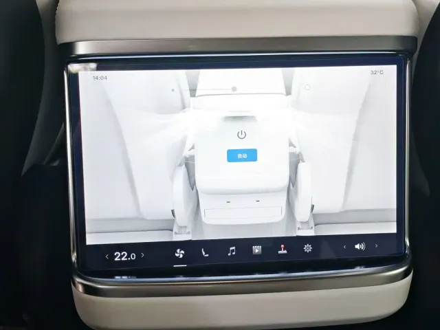 Tesla Model X — Фото автомобиля 9
