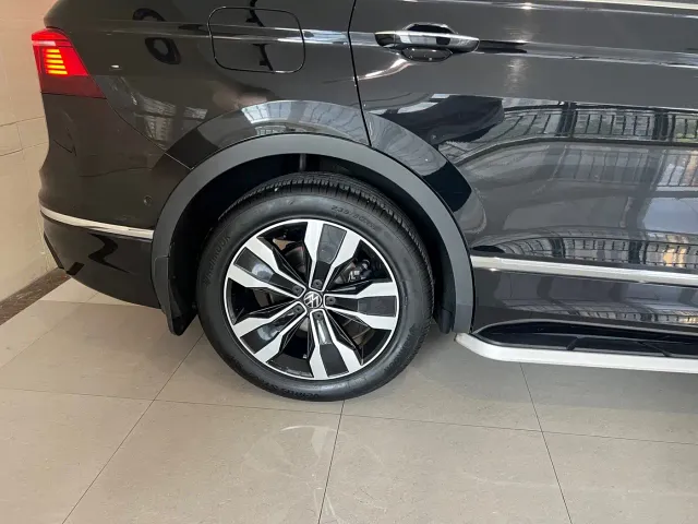 Volkswagen Tiguan L — Фото автомобиля 18