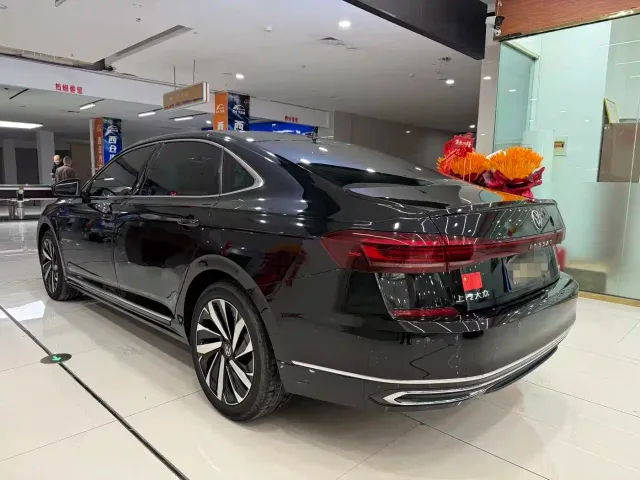 Volkswagen Passat — Фото автомобиля 4