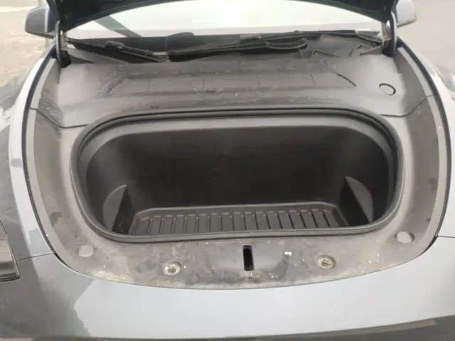Tesla Model Y — Фото автомобиля 9