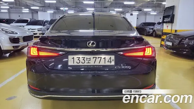 Lexus ES — Фото автомобиля 4