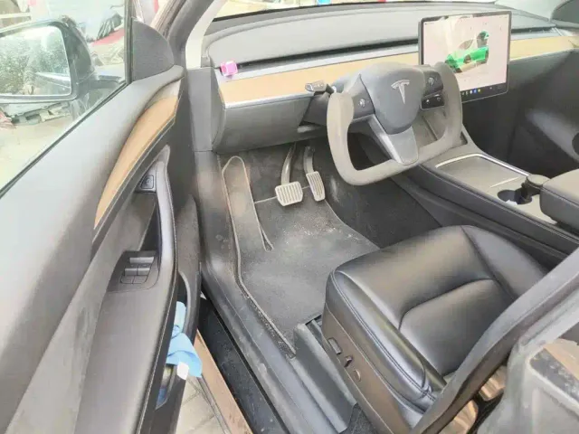 Tesla Model Y — Фото автомобиля 8
