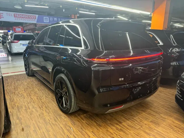 Li Auto L8 — Фото автомобиля 7