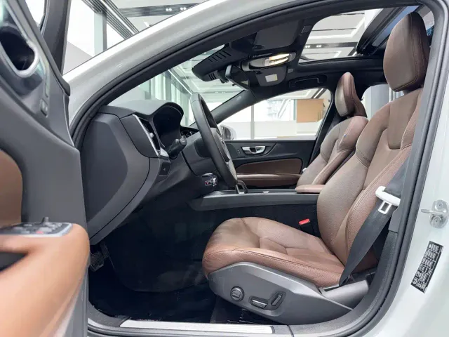 Volvo S60 — Фото автомобиля 3