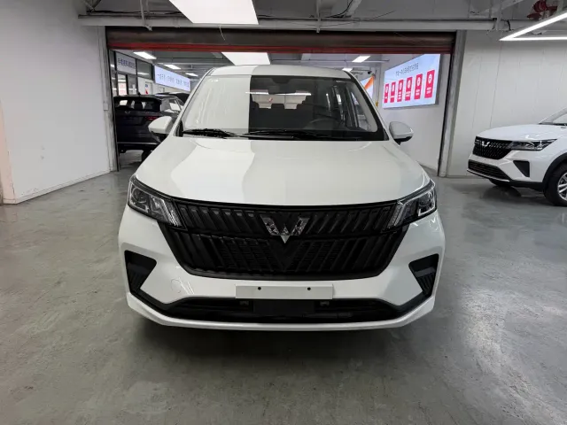 Wuling Jiachen — Фото автомобиля 2