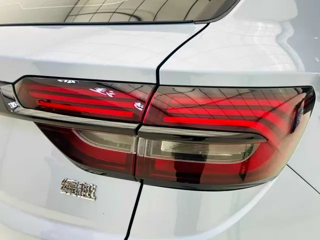 Geely Binyue — Фото автомобиля 13