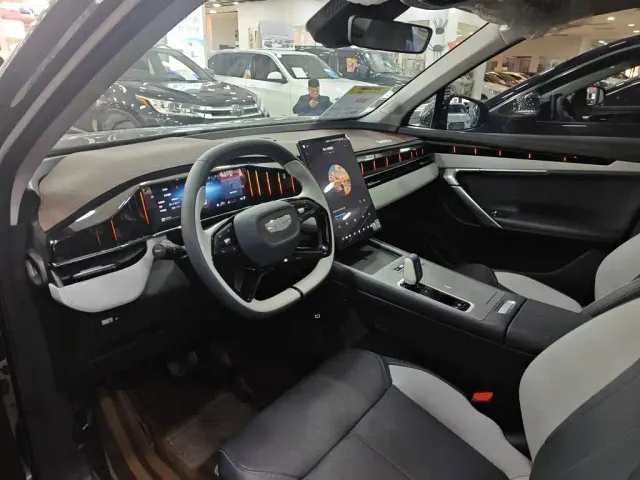 Geely Boyue L — Фото автомобиля 16