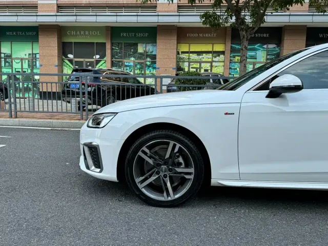 Audi A4L — Фото автомобиля 9