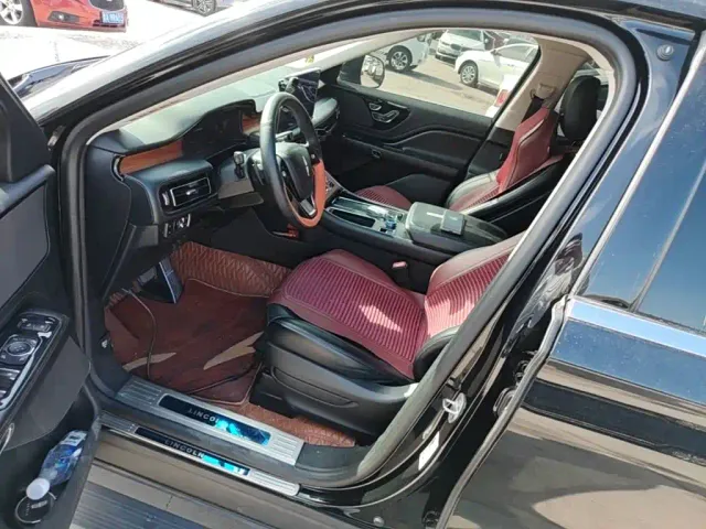 Lincoln Aviator — Фото автомобиля 14