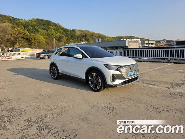 Audi Q4 e-tron F4 — Фото автомобиля 3