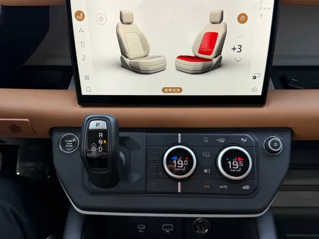 Land Rover Defender — Фото автомобиля 9