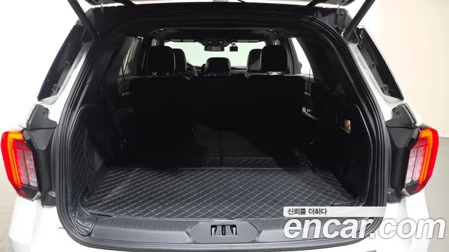 Ford Explorer — Фото автомобиля 14