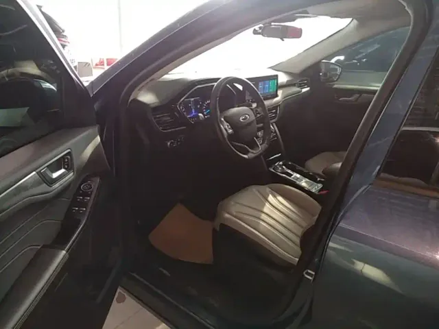 Ford Escape — Фото автомобиля 15
