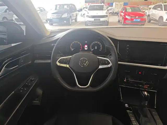 Volkswagen Passat — Фото автомобиля 10