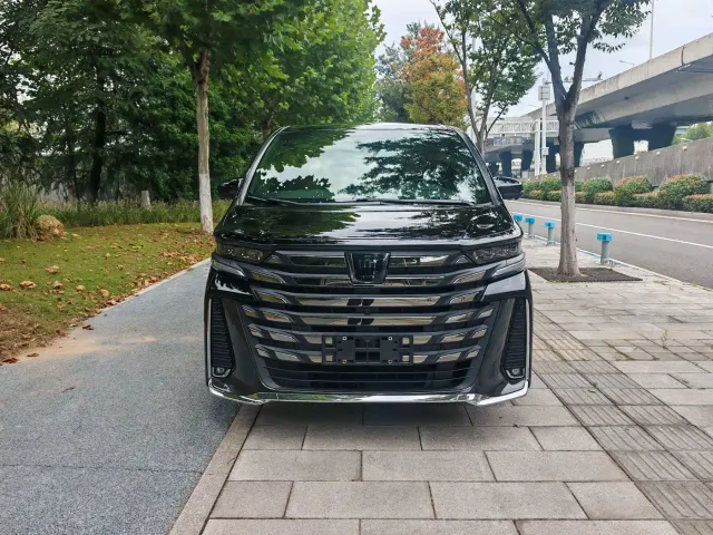 Toyota Vellfire — Фото автомобиля 2