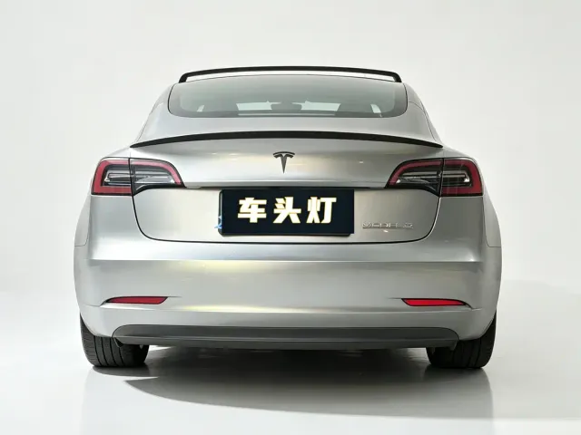 Tesla Model 3 — Фото автомобиля 10