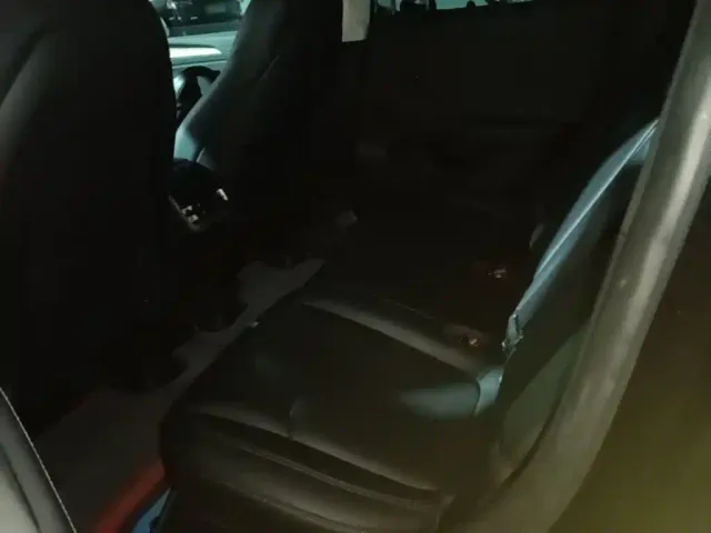 Tesla Model Y — Фото автомобиля 16