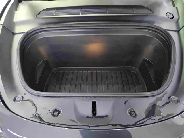 Tesla Model Y — Фото автомобиля 12