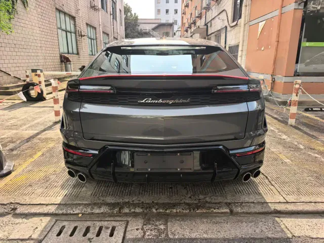 Lamborghini Urus — Фото автомобиля 9