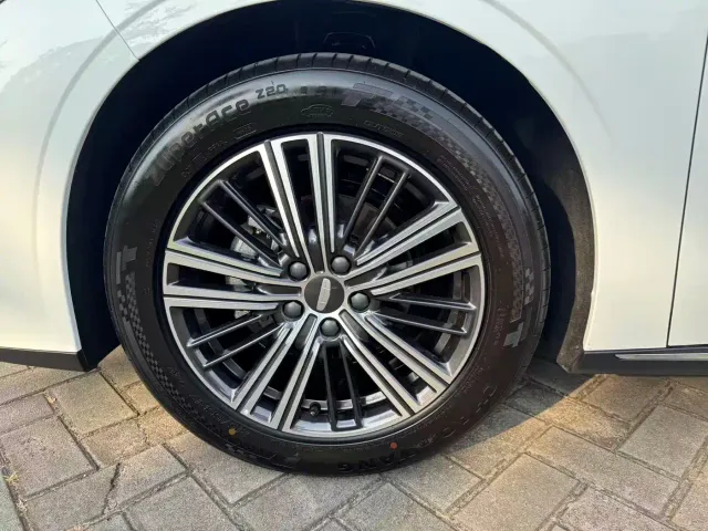 Geely Emgrand — Фото автомобиля 25