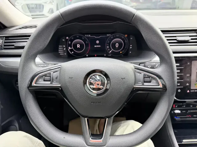 Skoda Superb — Фото автомобиля 10