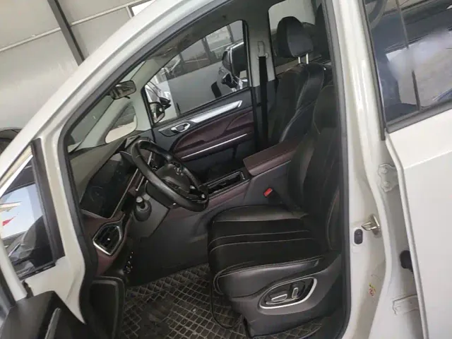 GAC Trumpchi M6 — Фото автомобиля 14