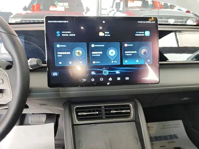 BYD Qin L — Фото автомобиля 12